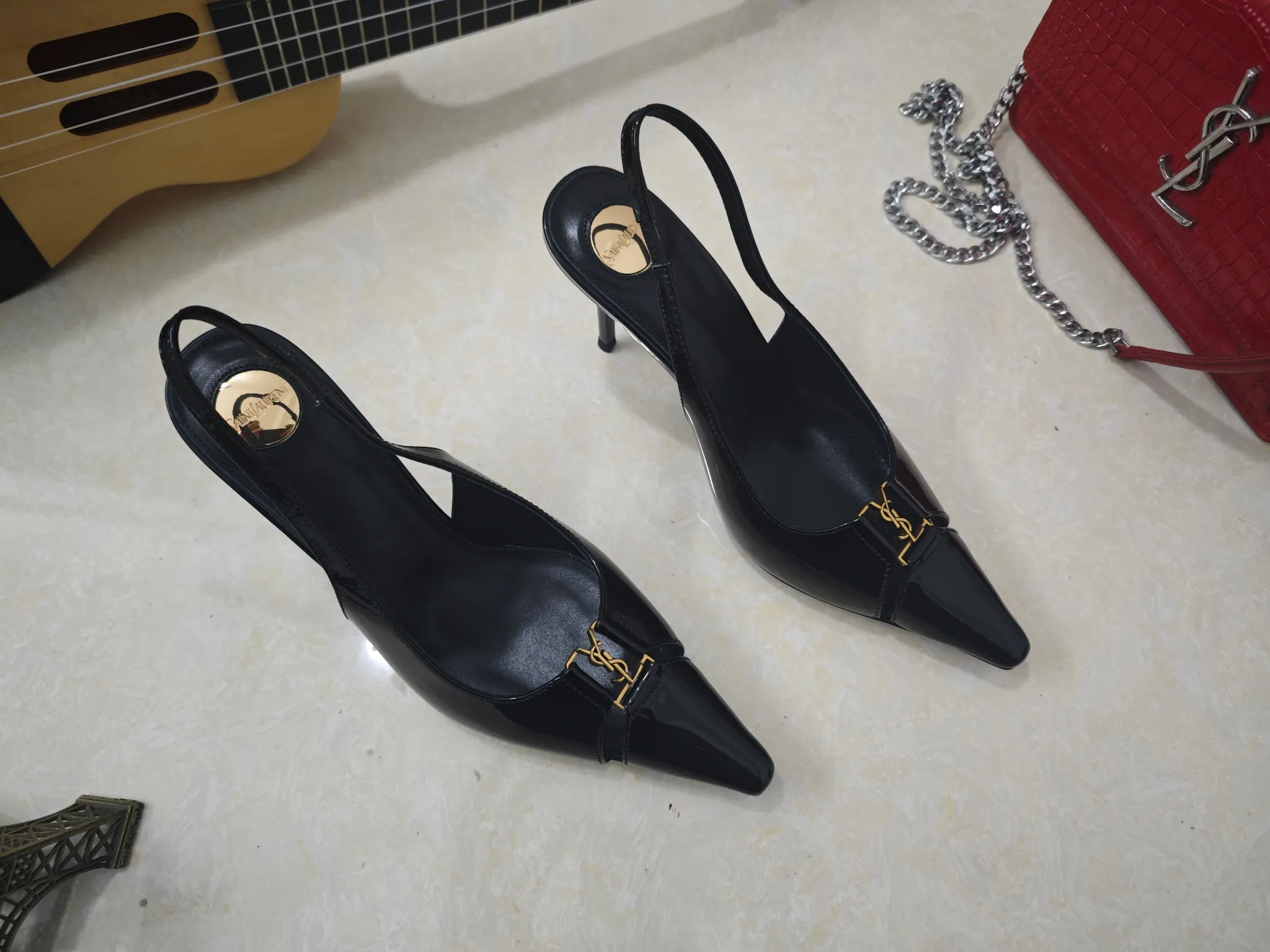 👟👟Ex-factory price 540👟👟【Saint Laurent】Yves Saint Laurent, high-heeled YSL high heels💃2025 early spring counter synchronizes the latest styles, YSL, decoration👠 Classic and high-quality glamorous masterpieces, the hottest autumn and winter series in the counter, with temperament, fashion, classic and attractive design style 😌The effect on the feet is particularly beautiful〰️, the materials are imported from Italy 🇮🇹 calf, imported black sheepskin, lining, and foot pads; sheepskin, stiletto high heels, size 35-41 (34.41.42 must be customized, non-refundable) outsole; imported genuine leather outsole, with full counter packaging
